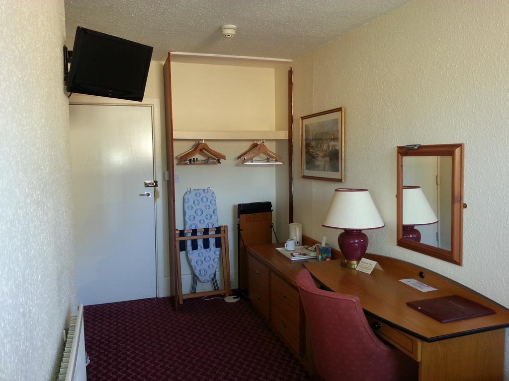 Cadogan Hotel Newmarket  Bagian luar foto
