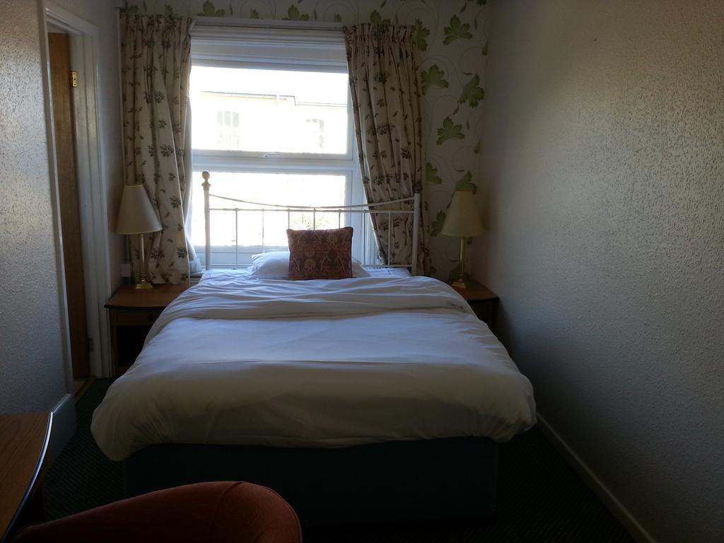 Cadogan Hotel Newmarket  Bagian luar foto