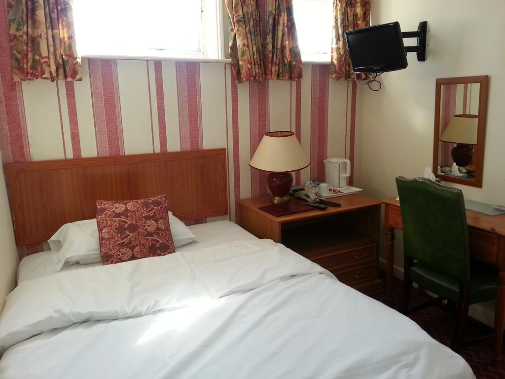 Cadogan Hotel Newmarket  Bagian luar foto