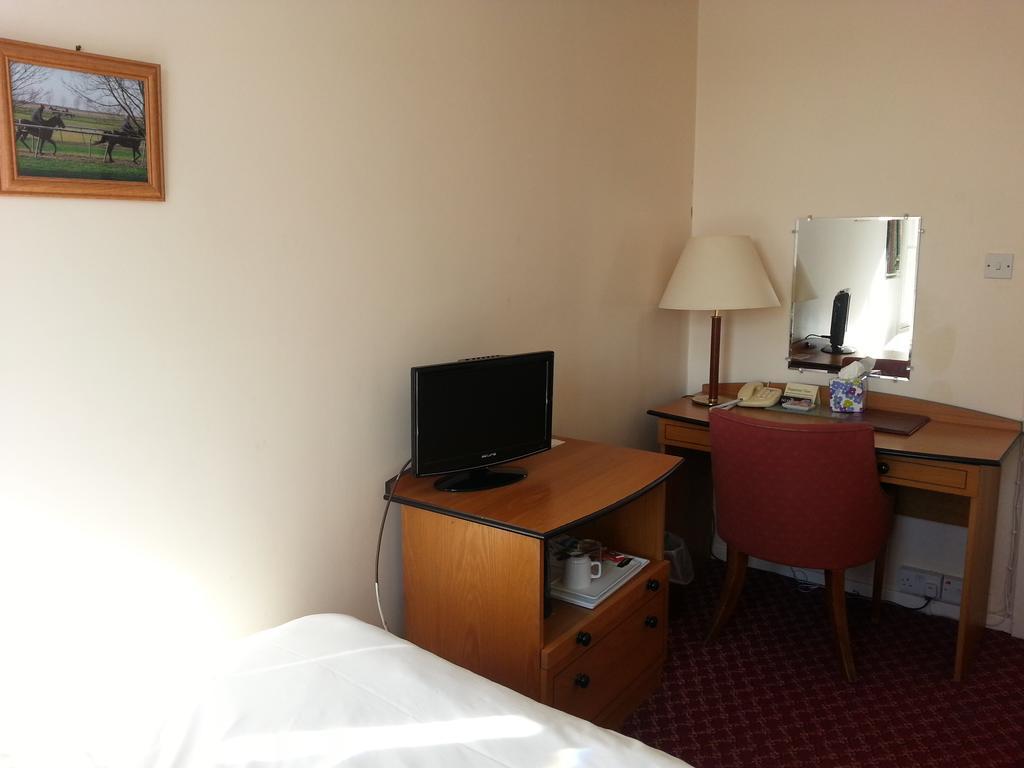 Cadogan Hotel Newmarket  Bagian luar foto