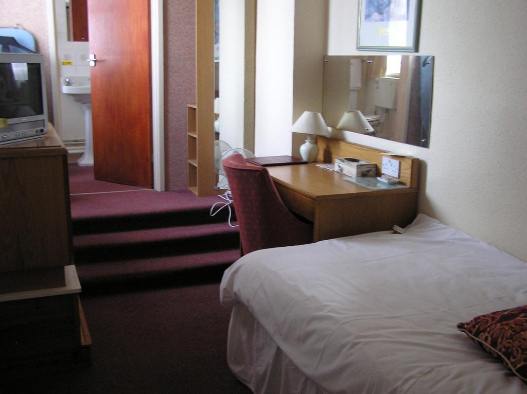 Cadogan Hotel Newmarket  Bagian luar foto