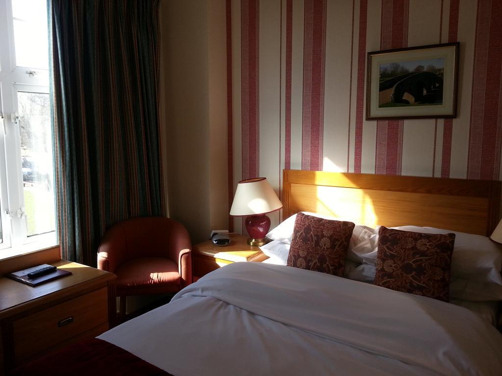Cadogan Hotel Newmarket  Bagian luar foto