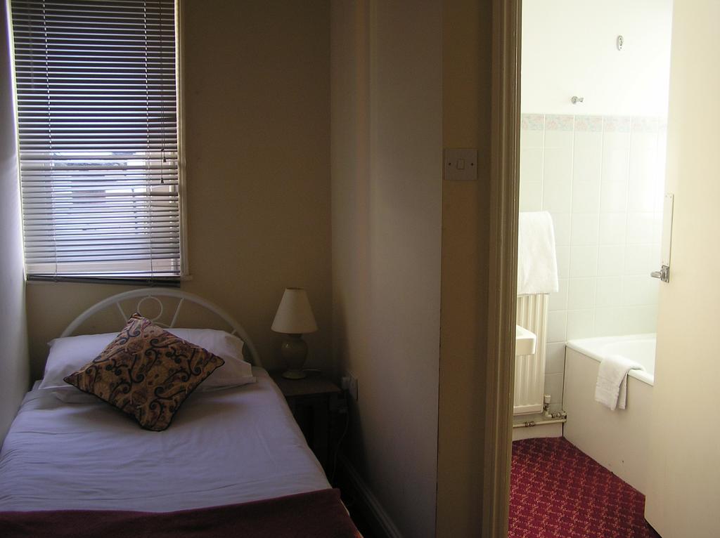 Cadogan Hotel Newmarket  Bagian luar foto