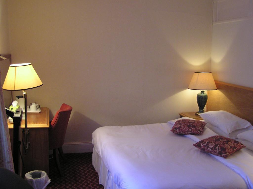 Cadogan Hotel Newmarket  Bagian luar foto