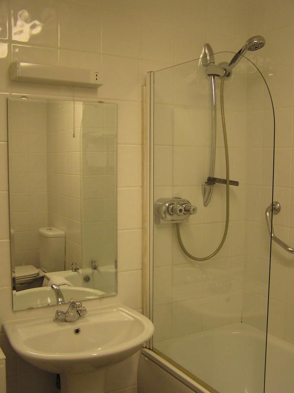 Cadogan Hotel Newmarket  Bagian luar foto