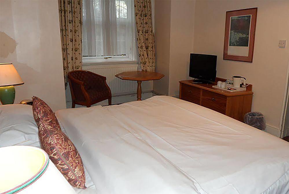 Cadogan Hotel Newmarket  Bagian luar foto